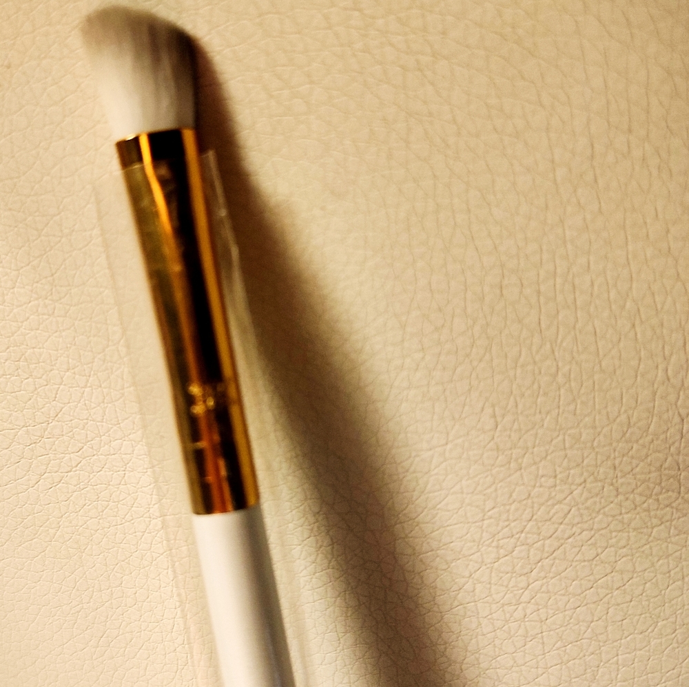 F.A.R.A.H  medium angled shading brush
